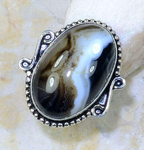 BOTSWANA AGATE 15 X 20 MM RING SIZE 7 SET IN 925 STERLING SILVER