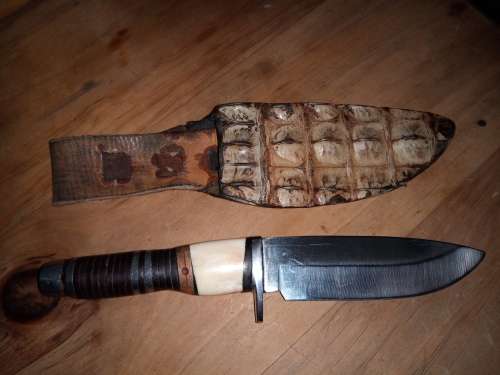 BUCK KNIFE WITH HAMDMADE HANDLE WITH CROCODILE SKIN SCABBARD