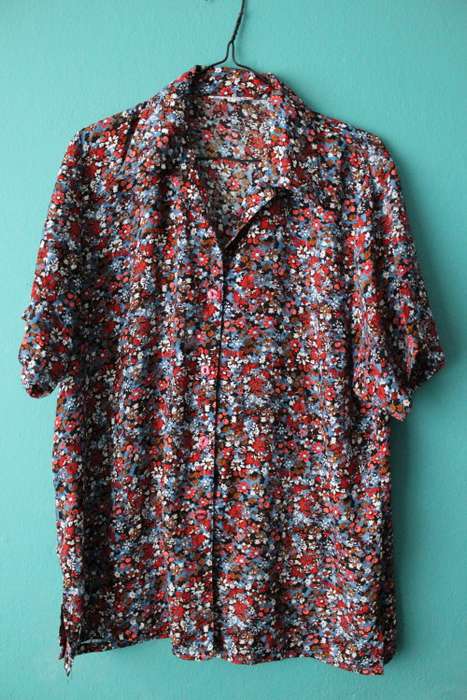 Super Soft Vintage Shirt with Delicate Floral Print (Large)