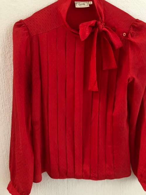 Vintage Red Pleated Top (Size 32)