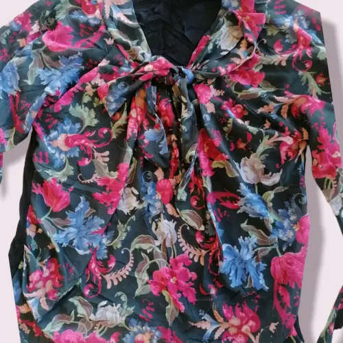 Vintage Floral Shirt with a Pussy Bow (Large)
