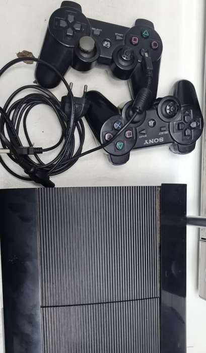 Ps3 500GB + 15 Games + 2 controllers