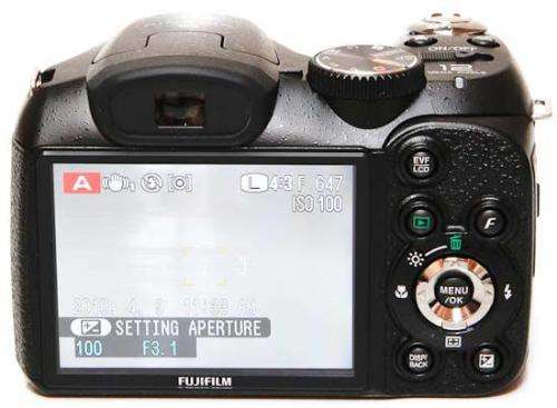 Fujifilm Finepix S1800 - 12MP - 18X zoom