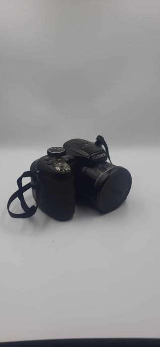 Fujifilm Finepix S1800 - 12MP - 18X zoom