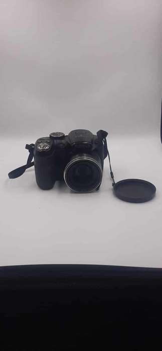 Fujifilm Finepix S1800 - 12MP - 18X zoom