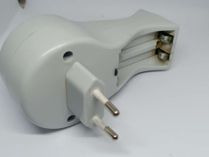 Uniross Battery charger AA x 4