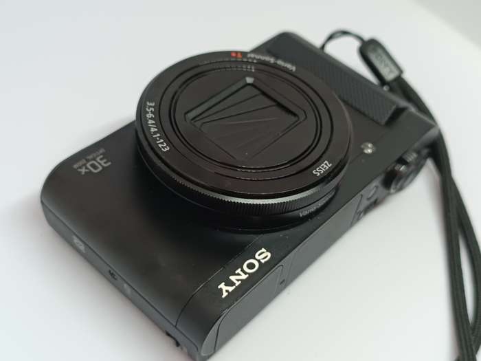 Sony Cyber-shot DSC-HX90V - 18.2MP - 30x Zoom - Digital Camera