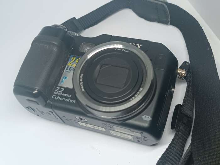 Sony DSC CyberShot V3 (lcd is white)- 7.2MP - 4x Zoom - Digital Camera FOR PARTS OR REPAIR!!!