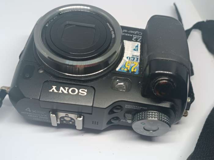 Sony DSC CyberShot V3 (lcd is white)- 7.2MP - 4x Zoom - Digital Camera FOR PARTS OR REPAIR!!!