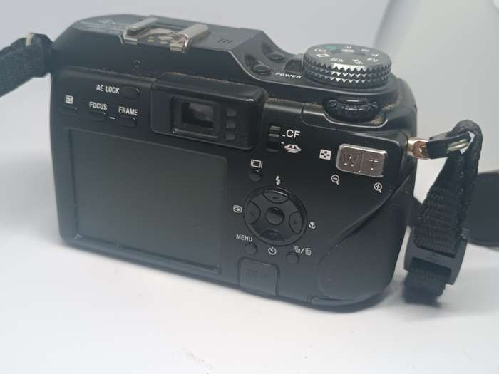 Sony DSC CyberShot V3 (lcd is white)- 7.2MP - 4x Zoom - Digital Camera FOR PARTS OR REPAIR!!!
