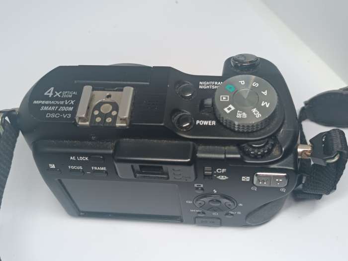 Sony DSC CyberShot V3 (lcd is white)- 7.2MP - 4x Zoom - Digital Camera FOR PARTS OR REPAIR!!!