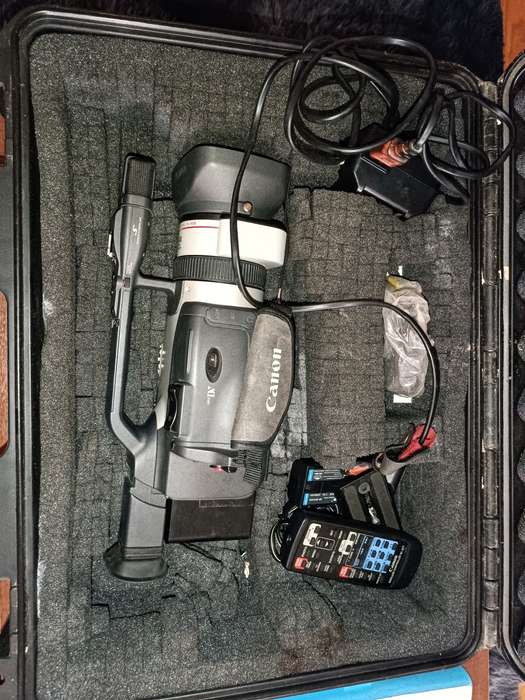 Canon XM2 - 3-CCD Video Camera