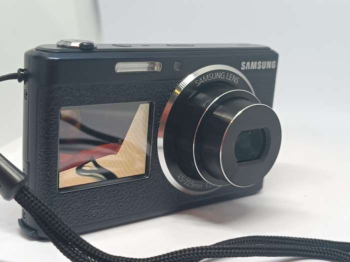 Samsung DV180F - 16.2MP - 5x Zoom - Smart Wifi Digital Camera