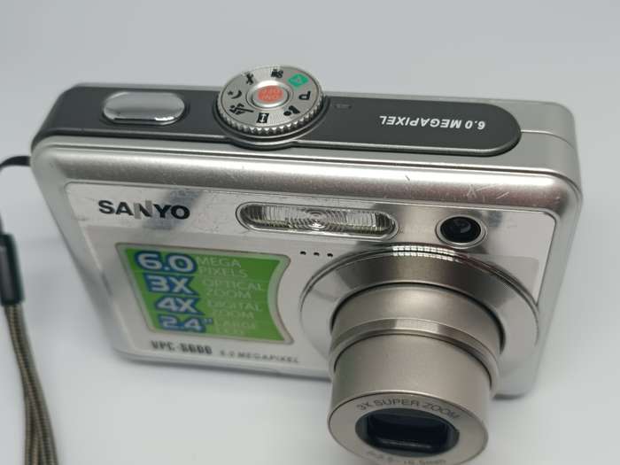 Sanyo VPC - S600 - 6MP - 4x Zoom - Digital Camera