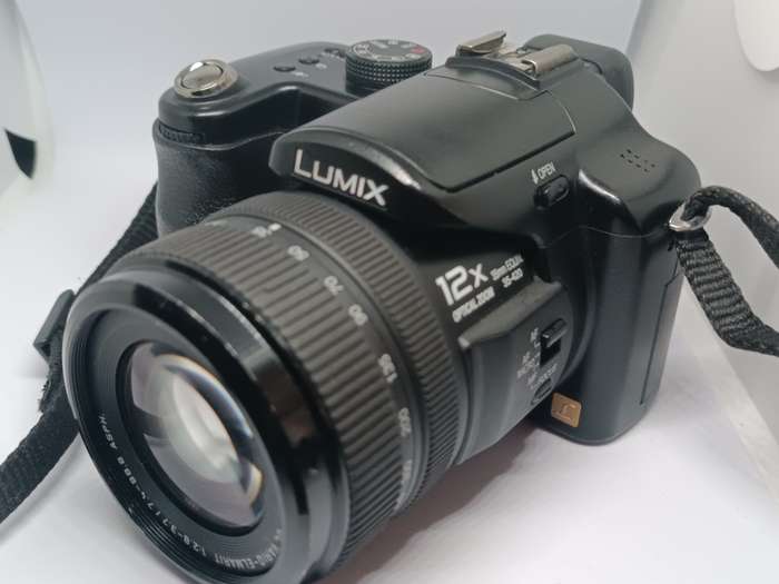 Panasonic Lumix DMC FZ50 - 10.1MP - 12x Zoom - Digital Camera