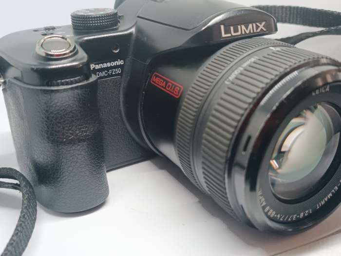 Panasonic Lumix DMC FZ50 - 10.1MP - 12x Zoom - Digital Camera