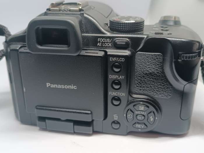 Panasonic Lumix DMC FZ50 - 10.1MP - 12x Zoom - Digital Camera
