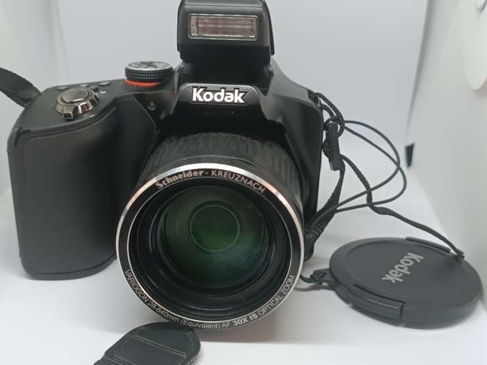 Kodak EasyShare Max Z990 - 12MP - 30x Zoom - Digital Camera