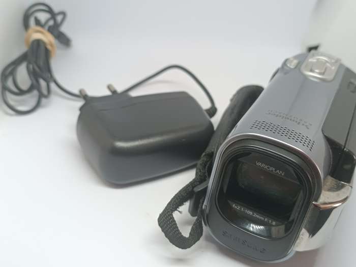 Samsung SMX-F40 Digital Memory Camcorder