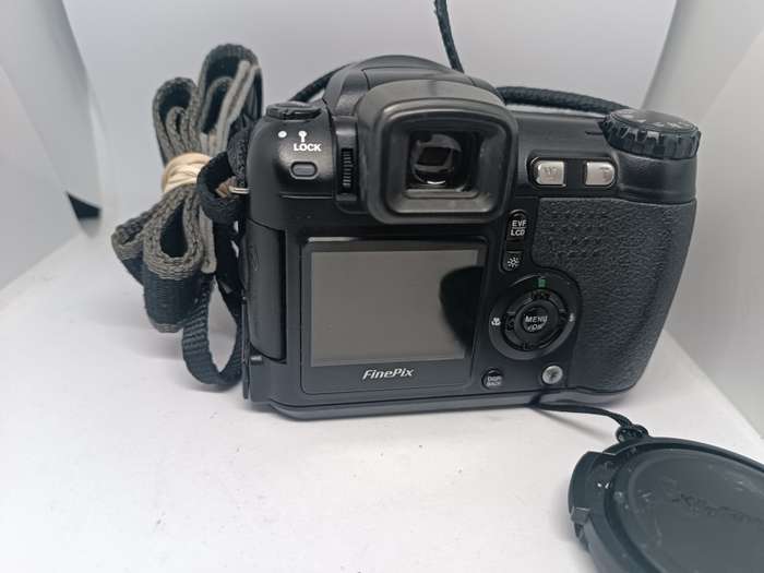 Fujifilm Finepix S5600 - 5.1MP - 10x Zoom - Digital Camera