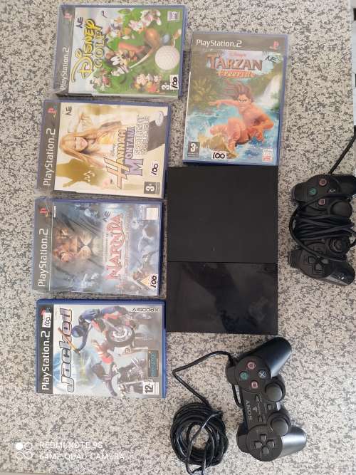 PS2 CONSOLE + 2 CONTROLLERS + 5 GAMES