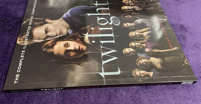 Twilight - The Complete Illustrated Movie Companion by Mark Cotta Vaz (Softcover)