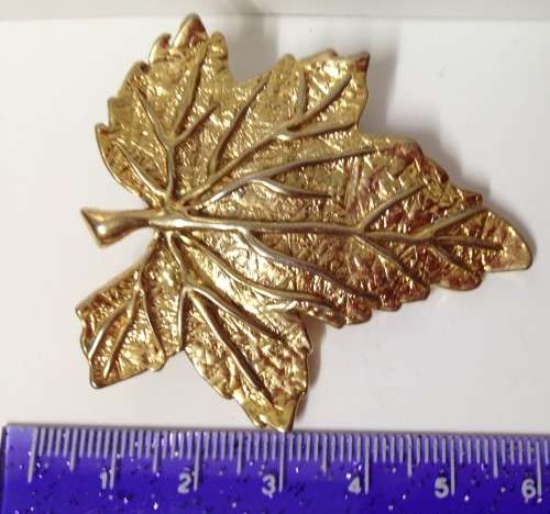 Vintage BROOCH-LEAF STAMPED DESIGN -SOLID CHUNKY GOLD TONE METAL