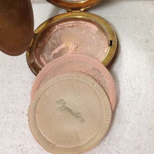 COMPACT Powder -  PYGMALION - decorative NEEDLE POINT TOP - England
