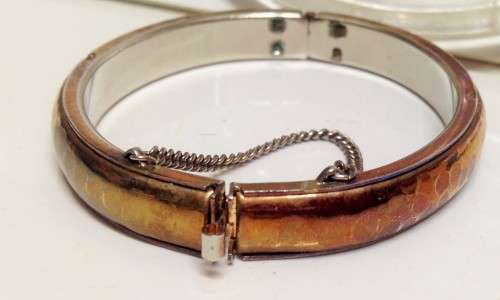 BANGLET BEATEN PATTERN HINGED CLAMPER  BANGLET-SAFETY CHAIN -NICKEL COPPER