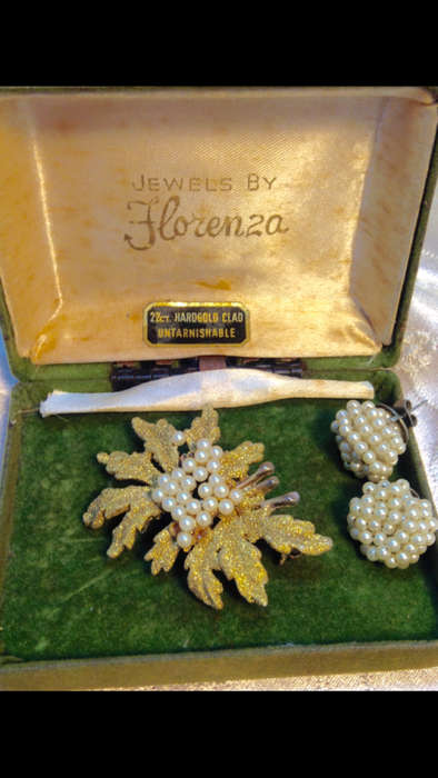 BROOCH 22 CT Gold Hardcore Clad +faux Pearl some lost+ Earrings silver plate