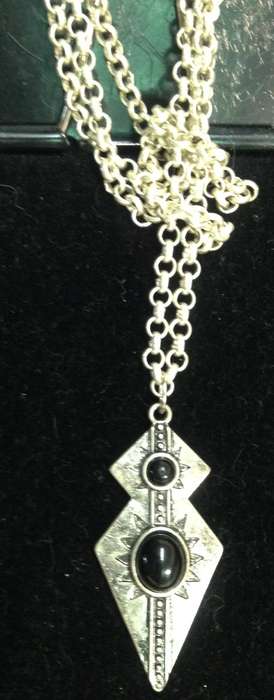 Necklace - Belcher chain -CELTIC Pendat 2 BLACK Onyx cabachon ON HOOP link chain Silvertone