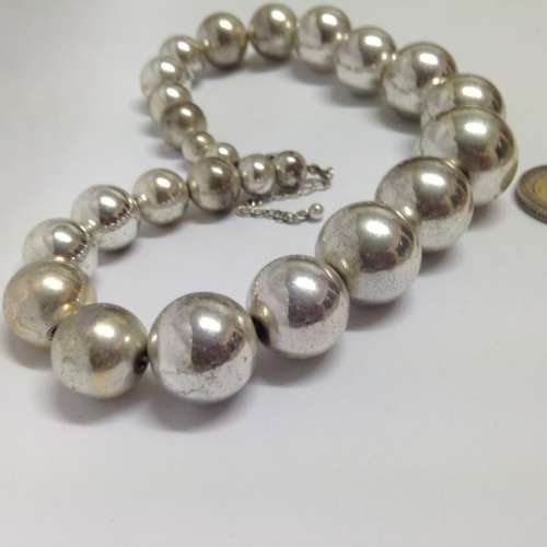 Necklace graduating Metal spherical shape beads