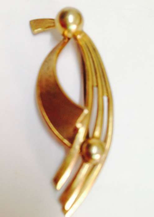 BROOCH - Brushed finish Raised balls Gold Tone metal