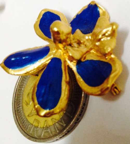 EXQUISITE - Orchid - Gold Blue trim Pendant Brooch +Chain stamped 18 k GP on Link Vintage Singapore