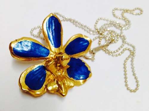EXQUISITE - Orchid - Gold Blue trim Pendant Brooch +Chain stamped 18 k GP on Link Vintage Singapore