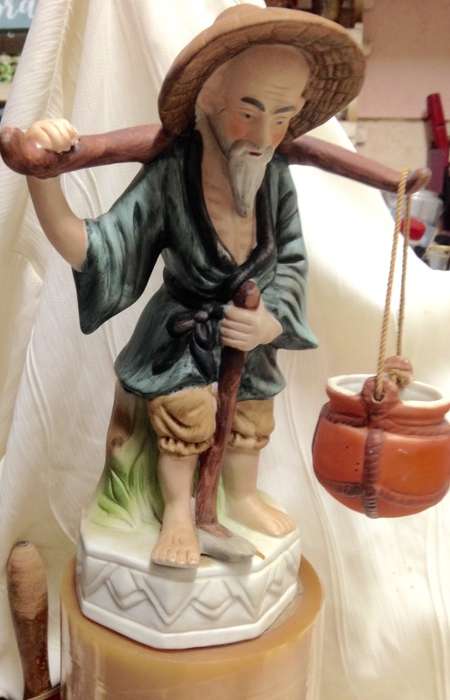MUD MAN figurine- Oriental`ELWECO`Porcelain Hanging baskets height 22cm