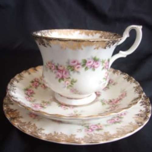 Royal Albert DIMINITY ROSE Trio