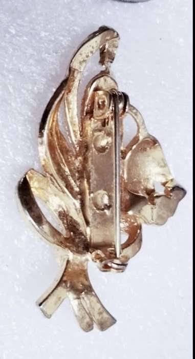 BROOCH MARCASITE Gilt Flower with bow has Natural PEARL BEAUTIFUL