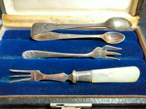 GORGEOUS 4mix EPNS Nips 2 small Fork 1Mother of Pearl handle+Box LOOK At My BUY NOW ltems NO WAITING