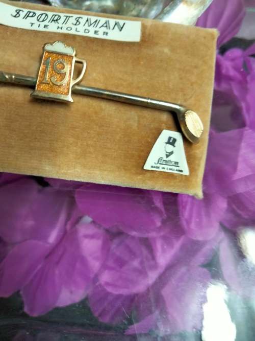 !!RARE !!Vintage STRATTON Clip-19  on Beer m gold Tone metal  LOOK At My BUY NOW LISTINGS NO WAITING