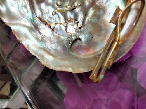 !!RARE !!Vintage STRATTON Clip-19  on Beer m gold Tone metal  LOOK At My BUY NOW LISTINGS NO WAITING
