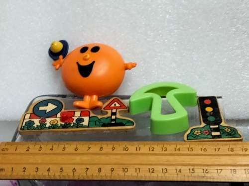 CAR+Mickey+Minnie Mouse in damage+1 McDonalds +3 small Toys*LOOK at My BUY NOW items NO WAIT