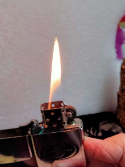 2 LIGHTERs STORMERS STAR +Porcelain table lighter Not Working LOOK At My BUY NOW LISTINGS NO WAITING