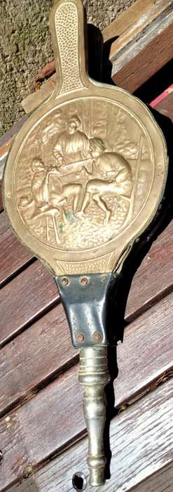 vintage Bellows-Wood Front Sheet Brass Publican SceneNozzle Base metal LOOK At My BUY NOW-NO WAITING