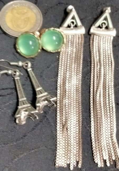 JEWELLERY BOX+EARRINGS-3pr. Arrow dangle chains Silver Tone+1 Eiffel tower+1Cabochon Green Gold tone