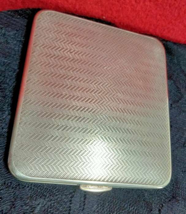 Cigarette case hinged  pattern fishermans rib engine turned decor silver tone metal