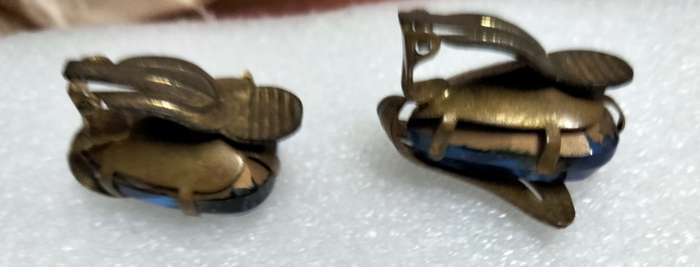 c1960 CLIP ON Earrings -Glass  Cut out leaf trim Gold tone LOOK at My BUY NOW NO WAITING