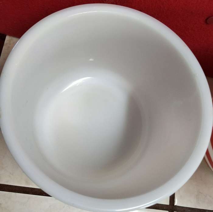 2 Milk Glass Bowls Red stripe OPALEX+Plain Great KITCHENALIA decor LOOK At My BUY NOW - NO WAITING