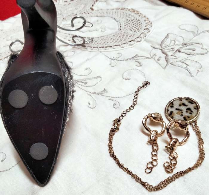 EARRINGS + Necklace+ Shoe tree Jewellery holder -VTG Style Fashion Jewellery