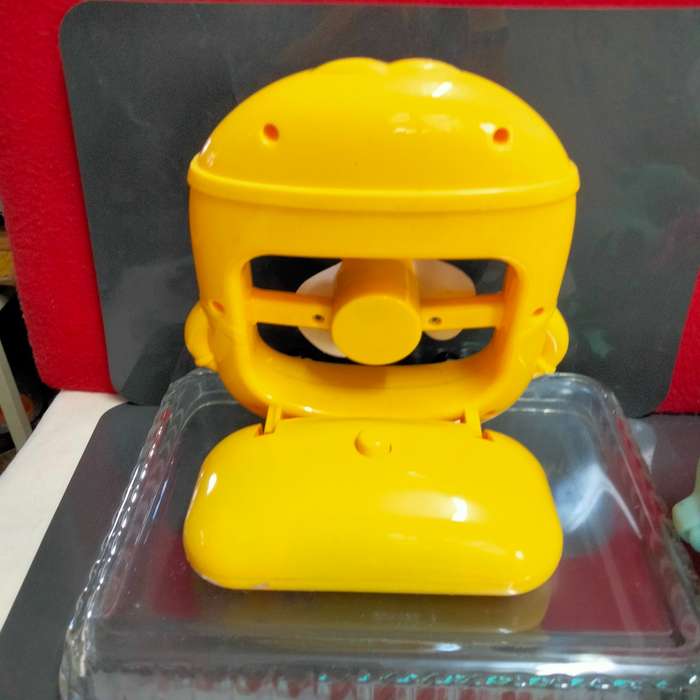MINION Fan hard plastic NOT working  Look at my Buy Now listings No Waiting